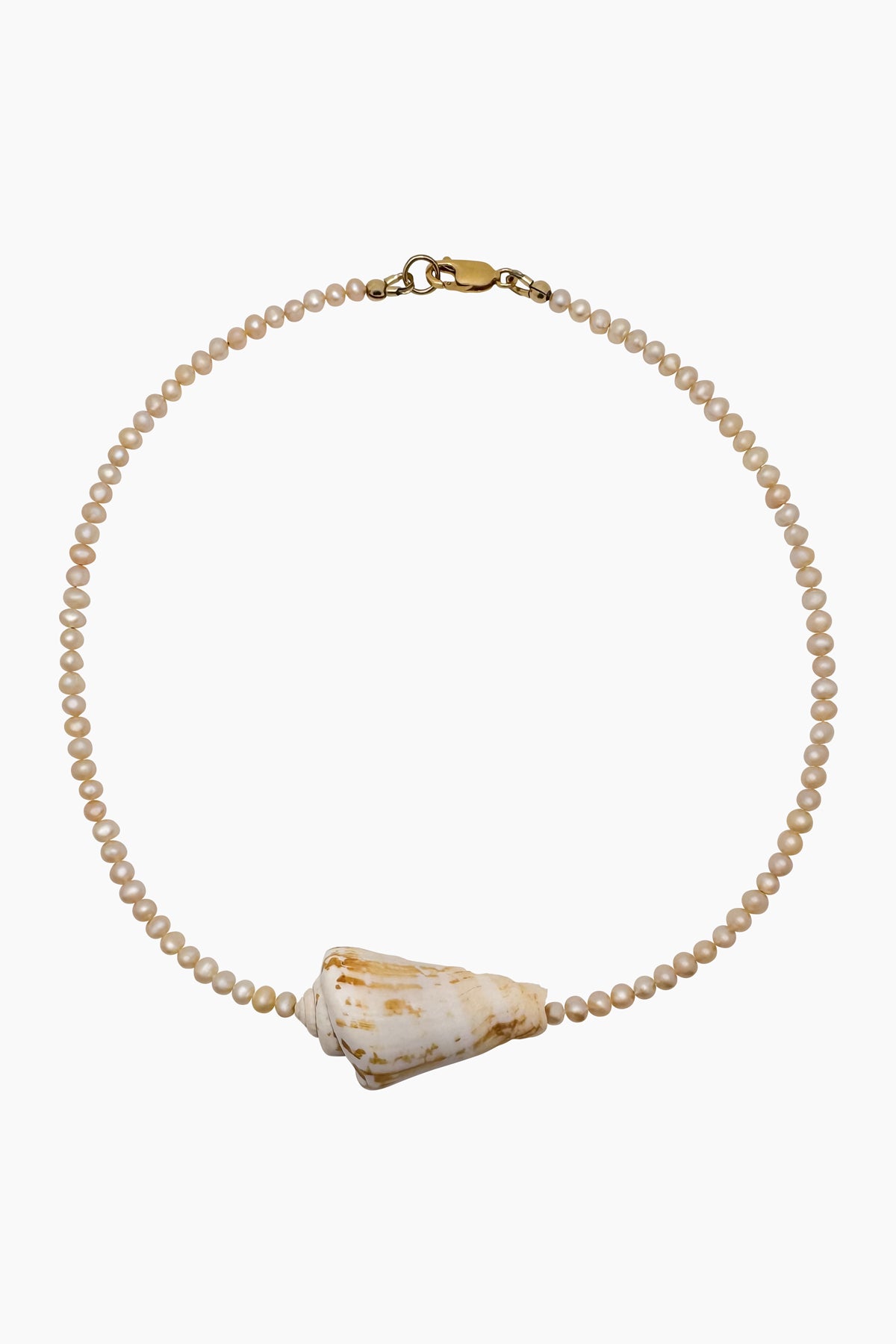 Close-up of the Isla Necklace – freshwater baroque pearls with a chunky conch shell pendant. Ocean-inspired jewelry featuring natural forms, organic textures, and coastal elements.